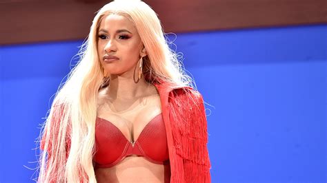Cardi B Will Reportedly Turn Herself Into Police After Strip Club Fight