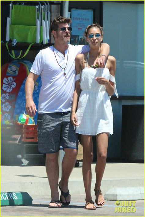 Robin Thicke And Girlfriend April Love Geary Cant Keep Their Hands Off Each Other Photo 3688639