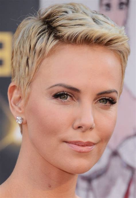 U Shape Short Hairstyles 16 Flattering Short Hairstyles For Round