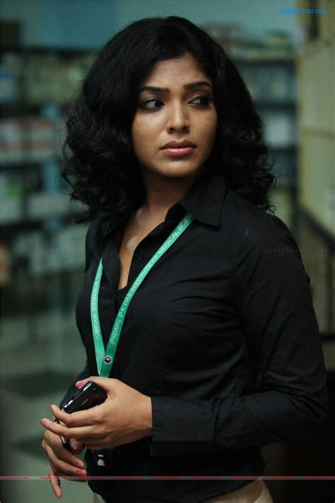 Reema Kallingal Actress Hd Photosimagespics And Stills Indiglamour