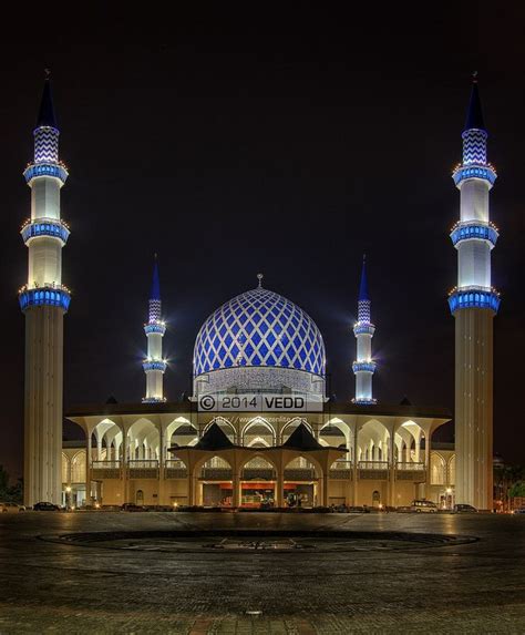 Masjid ini adalah masjid terbesar di negara bagian tersebut dan juga masjid terbesar kedua di asia tenggara setelah masjid istiqlal di jakarta, indonesia. The Sultan Salahuddin Abdul Aziz Shah Mosque | Descargar ...