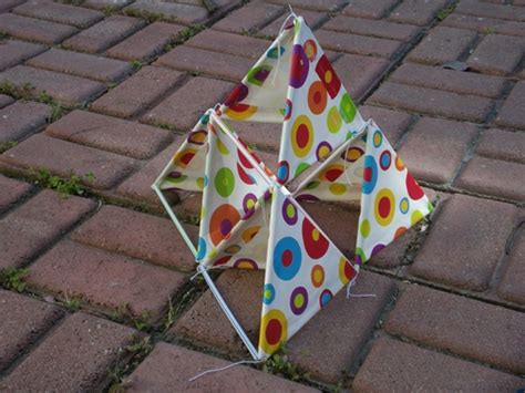 Easy Kitemaking How To Build A Pyramid Kite Feltmagnet