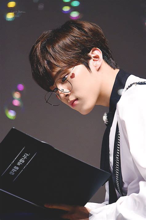 Maybe you would like to learn more about one of these? 10 Potret Kim Wooseok X1 Saat Pakai Kacamata, Anak Kedokteran?