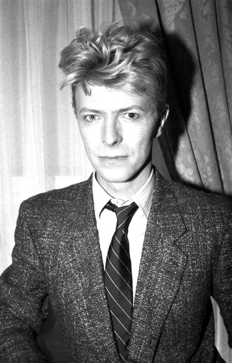 He was also an accomplished actor, a mime and an intellectual, as well as an art lover whose appreciation and knowledge of it had led to him amassing one of the biggest collections of 20th century art. David Bowie Gives Good Face Photo - Oh Snap! 20 Landmark ...