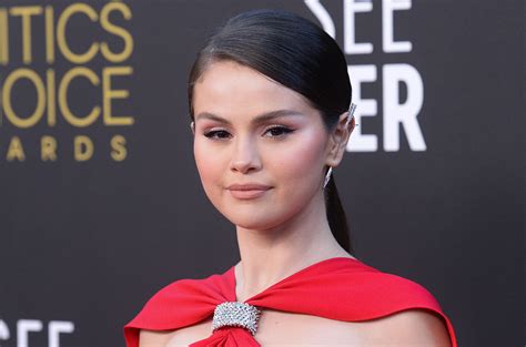 Selena Gomez Launches ‘your Words Matter Mental Health Campaign With Rare Beauty Celebrity