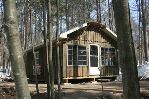 Newsroom College Students Building Cabins At Ontario Parks