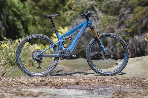 Pivot Shuttle Team XTR - Charge Magazine