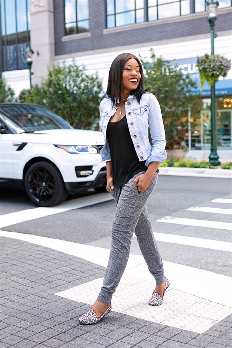Comfy And Chic Outfits For Moms On The Go Jadore Fashion