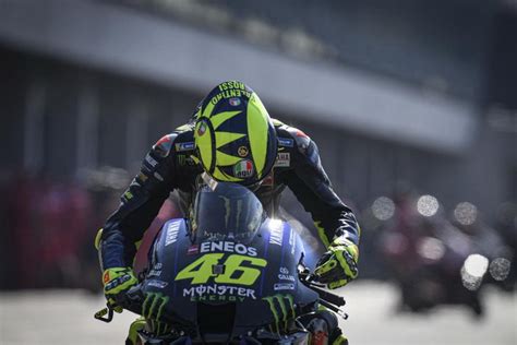 Harga motor motogp milik valentino rossi bisa mencapai rp52 miliar. Valentino Rossi Pernah Juara Kelas Premier Bareng Tim ...