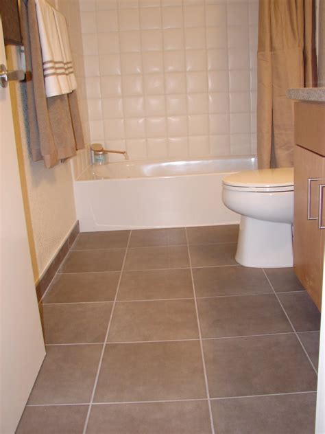 Look through photos and watch our expert videos now. 21 ceramic tile ideas for small bathrooms