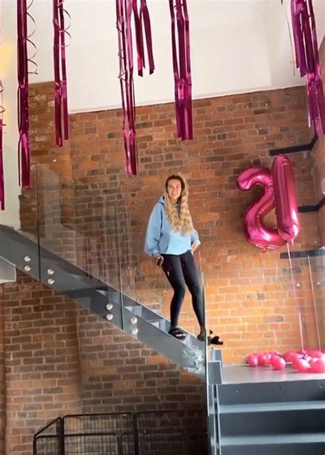 love island star molly mae celebrates 21st birthday in lockdown with lavish party extra ie