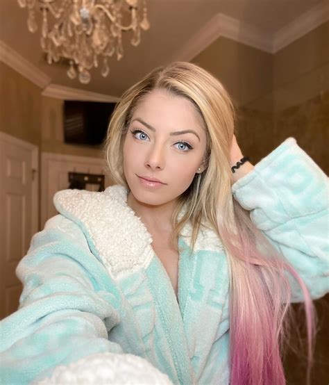 Alexa Bliss | Scrolller