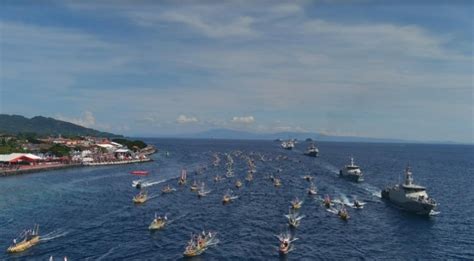 Garuda Militer Foto Parade Sailing Pass 14 Kapal Perang Dan Perahu Nelayan