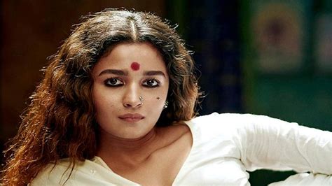 ‘gangubai Kathiawadi Movie Review Alia Bhatt Shines In Sanjay Leela