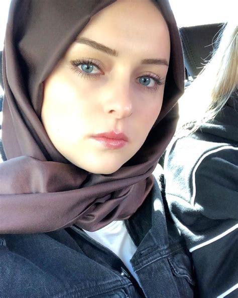 image may contain 1 person selfie and closeup muslim women hijab hijab fashion only fashion