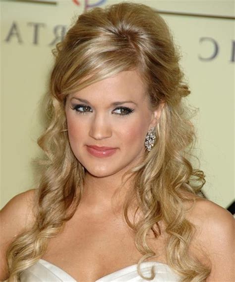 Carrie Underwood Long Wavy Light Blonde Hairstyle Long