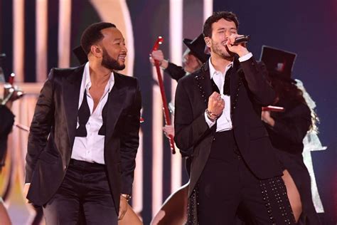 john legend performs at 2022 latin grammys with sebastián yatra