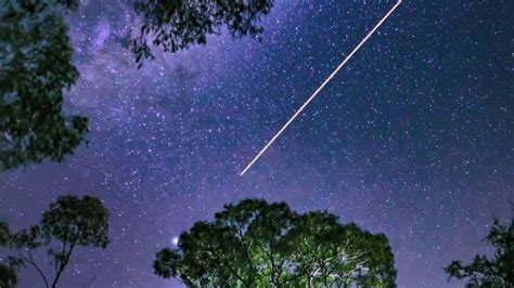 Shooting Star Caught On Camera In Spectacular Sky Over Australia Video
