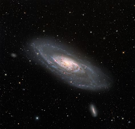 Inigualable Imagen Galáctica De Messier 106