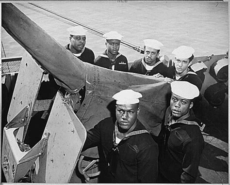 World War Ii Black Sailors Report To A Deck Gun A Group O Flickr