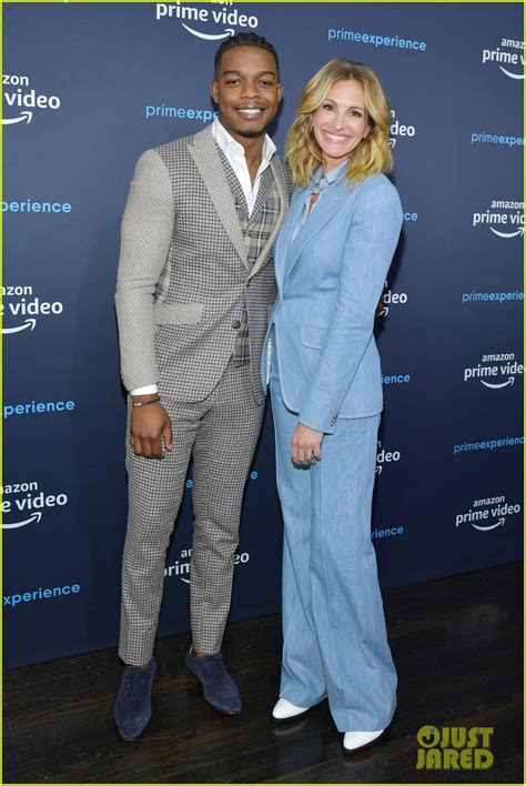 Julia Roberts Joins Stephan James At Homecoming Fyc Event Photo