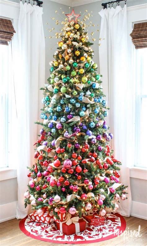 Christmas is getting closer and as tradition often do is decorate the christmas tree. 19 Creative Christmas Tree Themes
