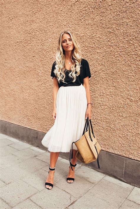 Summer Feels Janni Delér Pleated Skirt Outfit White Summer Outfits