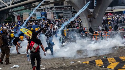 Extradition Protesters In Hong Kong Face Tear Gas And Rubber Bullets The New York Times
