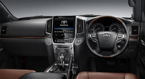2016 Toyota Land Cruiser Facelift 2015 Dubai Motor Show