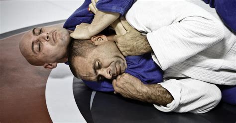 Bjj Chokes Vs Strangles What S The Difference And Which One To Use