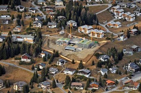 Behind every great sportsman is an even greater house, and arguably they don't get any better than roger federer and his stunning home. Federer's New Holiday Home in the Swiss Alps - peRFect Tennis