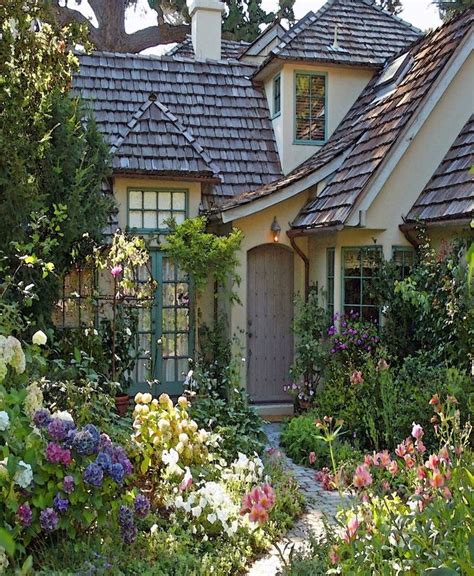 39 Cozy Country Garden To Make More Beauty For Your Own Cottage