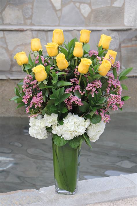 Yollie Dozen Long Stem Yellow Roses In A Vase In Torrance Ca Andes