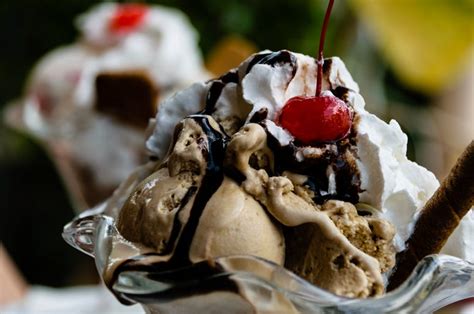 Dairy Queen Adds New Brownie And Oreo Cupfection Sundae To Menu Y108
