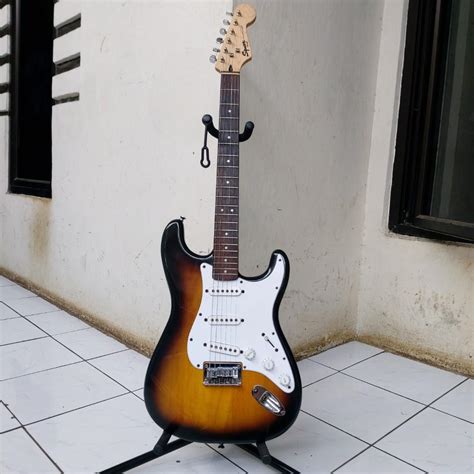 Squier Bullet Stratocaster Sunburst N Fender Gibson Epiphone Ibanez