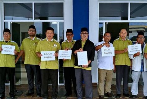 Anak bejat ibu tiri jepang yang menggoda. Empat laporan polis dibuat terhadap Mahfuz di Pahang ...