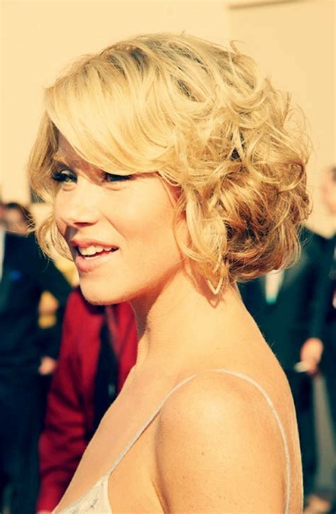 21 Short Hairstyles For Wavy Hair With Bangs Hairstyle Catalog