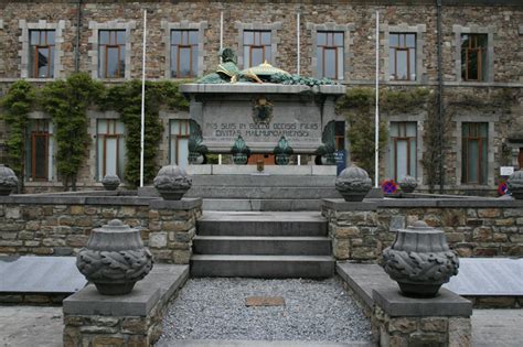 Wie richting de oostkantons trekt, kan ook een reisje terug in de tijd meepikken, want in het luikse plaatsje waimes ligt er in het hartje van de oostkantons tussen de bomen een prachtig middeleeuws. Autoroute door de Oostkantons gratis downloaden?