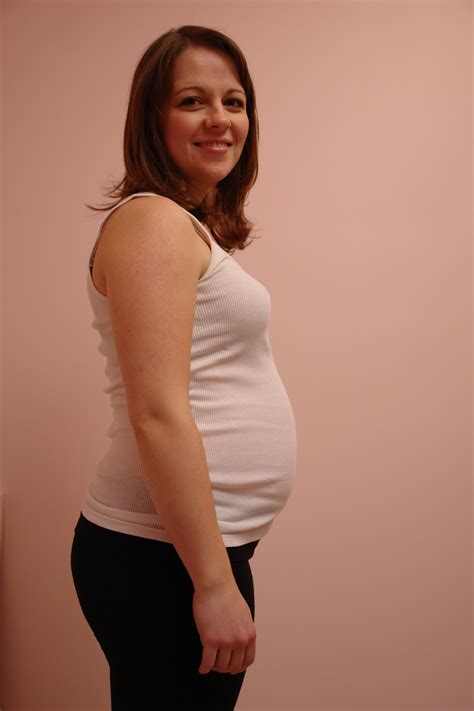 19 Weeks Pregnant Belly First Pregnancy Viewing Gallery