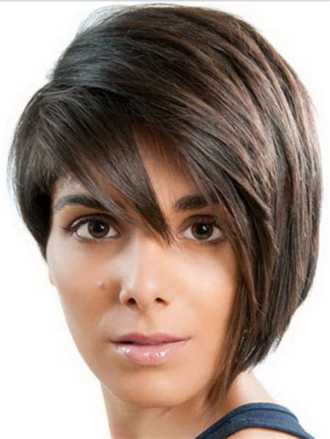 Ideal for cool girls who want a trendy, daring look, this ragged haircut can be tailored with a range of unique features. One side short haircut