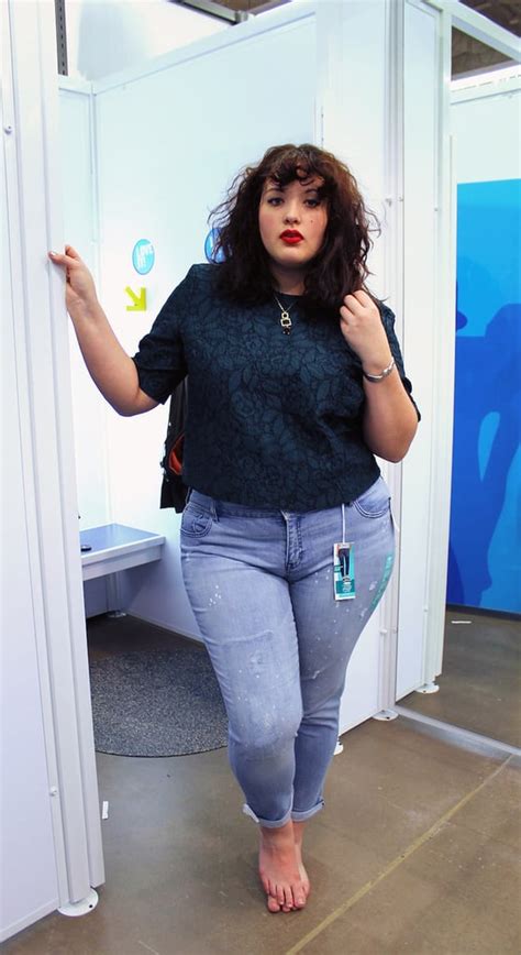 Old Navy Plus Size Model Compares Different Pairs Of Size 16 Jeans