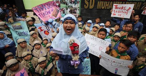 Anak di dalam dan di lingkungan satuan pendidikan wajib mendapatkan perlindungan dari tindak kekerasan fisik, psikis, kejahatan seksual, dan kejahatan lainnya yang dilakukan oleh. KPAI Dorong Sanksi Edukatif Bagi Siswa Pelaku Kekerasan di ...