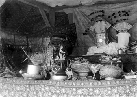 Offers Bij Een Crematie In Een Dorp Op Bali 1910 1920 Bali Painting