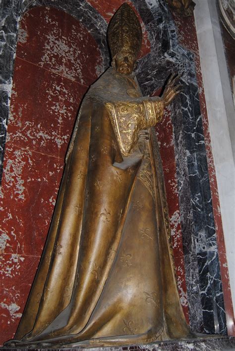 Orbis Catholicus Secundus Statue Of Pius Xii In Vatican Basilica