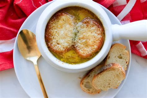 Recipes Soupe à Loignon Gratinée — Every Day Parisian