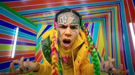 6ix9ine Shames Akademiks For Lagging On Roddy Ricch And 42 Dugg Video Set