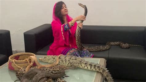 Pakistani Singer Rabi Pirzada Announces She Is Quitting Showbiz May