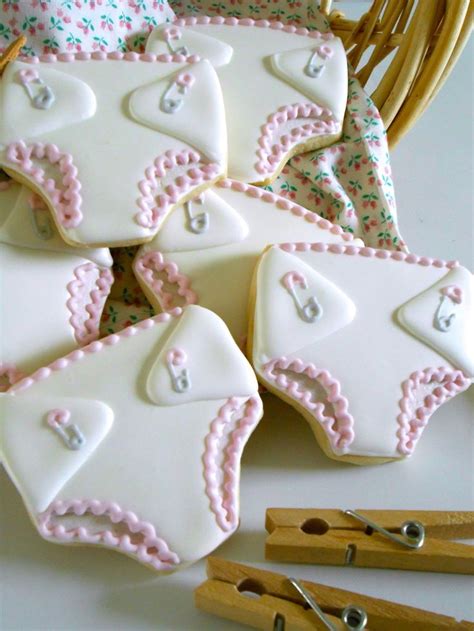 You may also like to see more baby shower cookie ideas in this post here. Sweet ideas for a baby shower - becoration