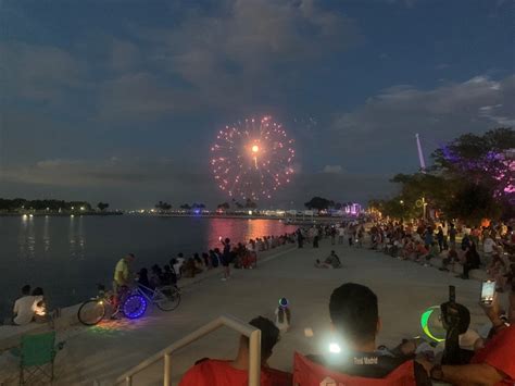 Large Crowds Pack St Pete Pier For Fireworks Show Best Of Gulfport Fl