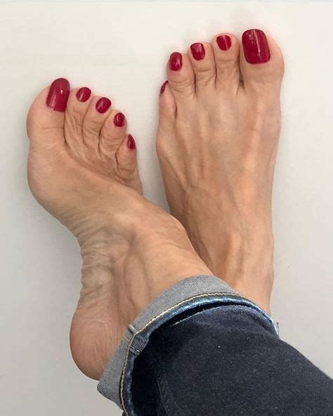 62 Chloe Grace Moretz Feet Ideas In 2021 Womens Feet Gorgeous Feet Beautiful Feet